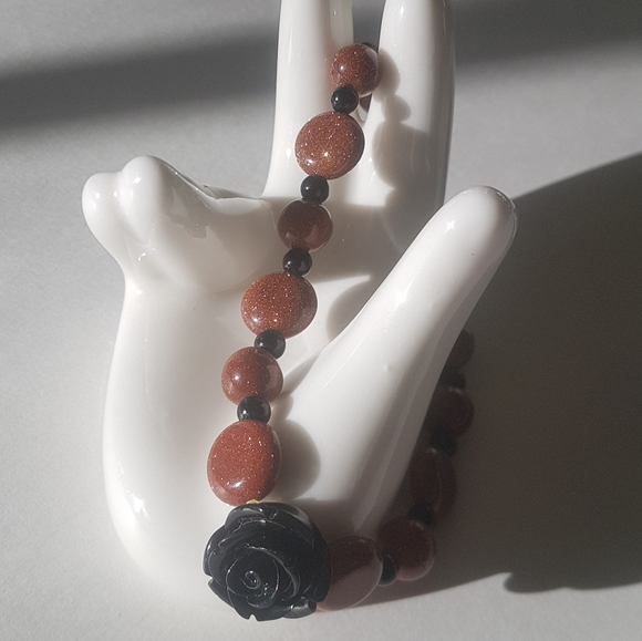 🌹 Rose Gold Flower Beaded Bracelet - Picture 5 of 6